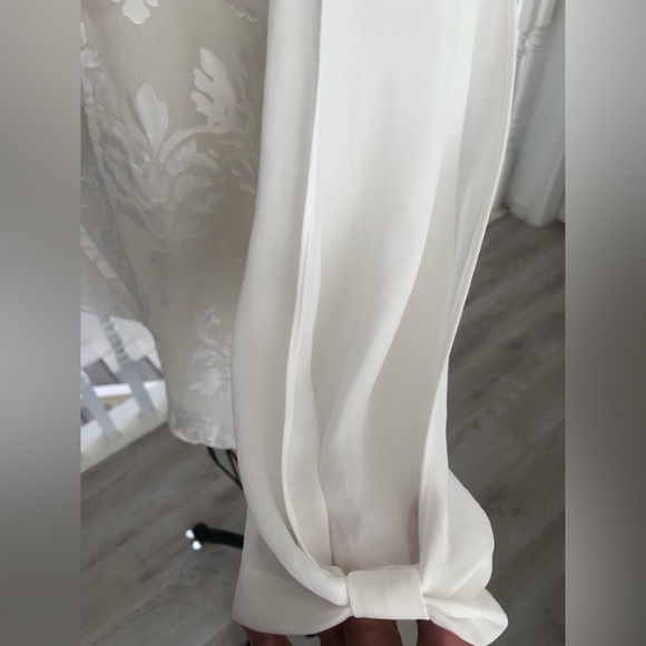 White House Black market 3/4 Bow sleeve burnout, blouse. - Picture 7 of 11